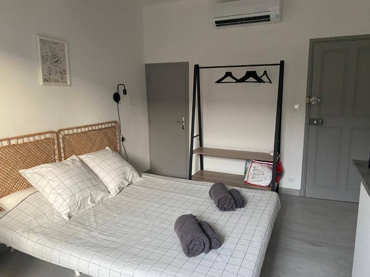 Le Studio En Provence Saint Didier  Bagian luar foto